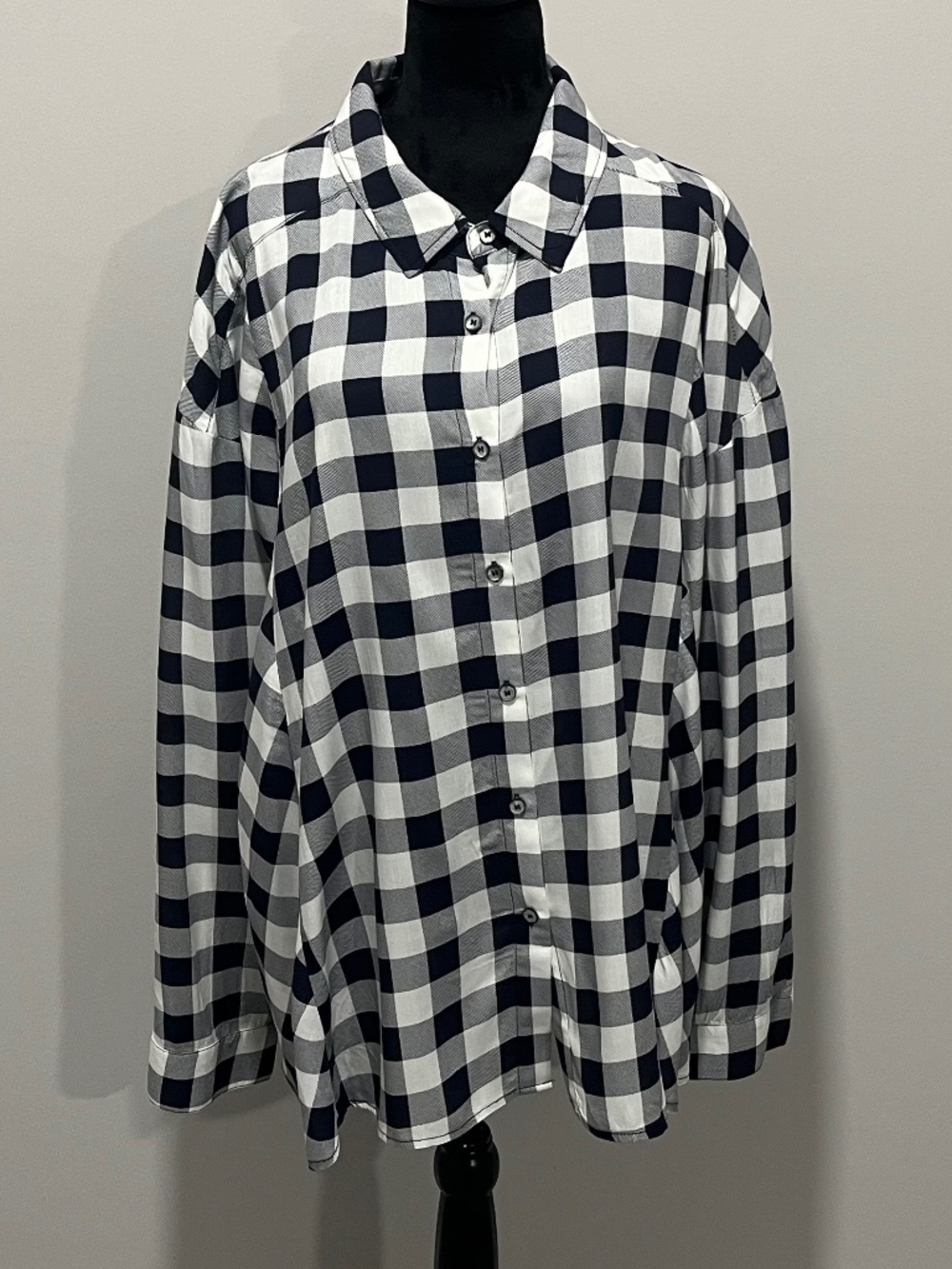 Eesome Plaid Oversized Blouse Navy/White Size 1X